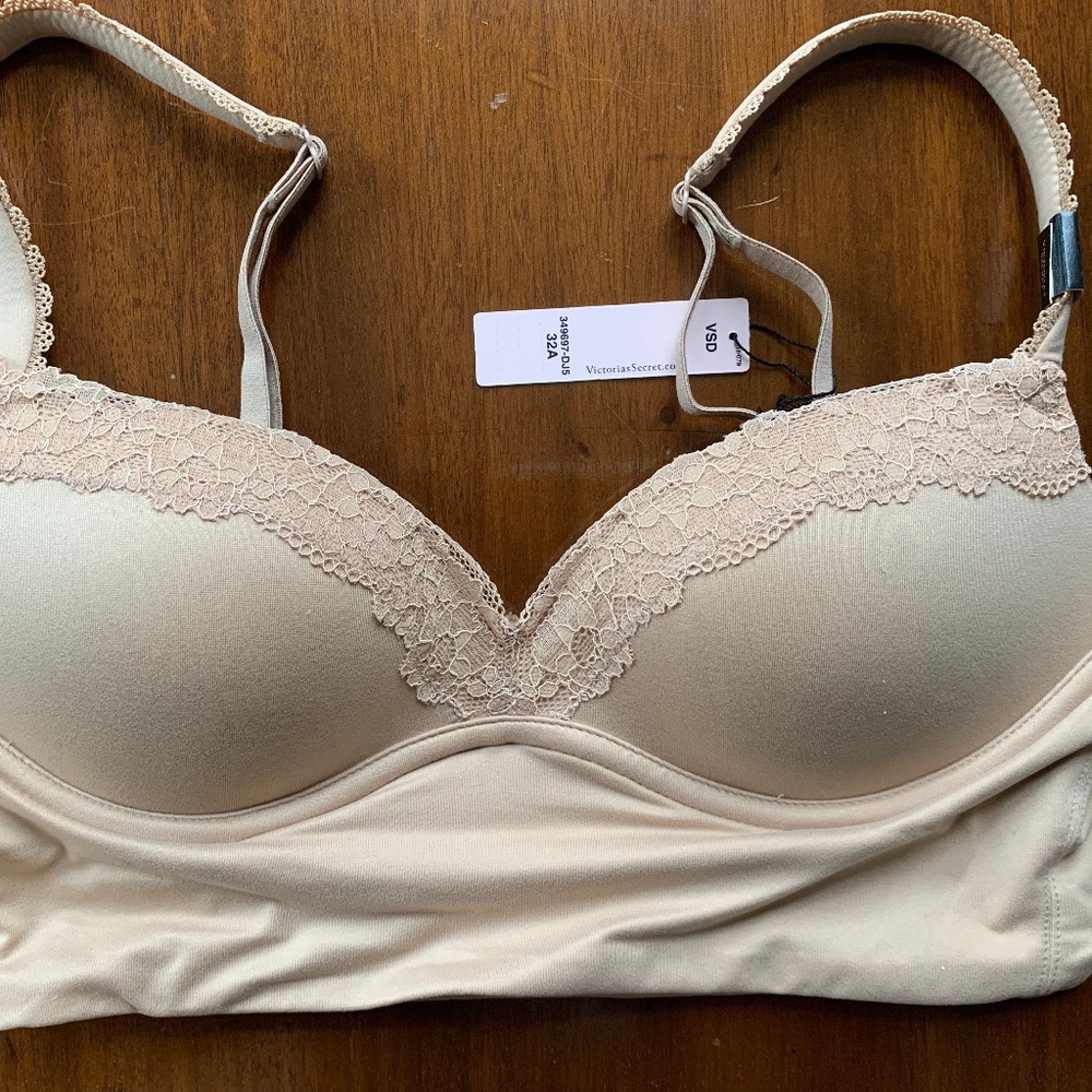 Victoria's Secret Padded No-Wire Bra 32A -NWT
